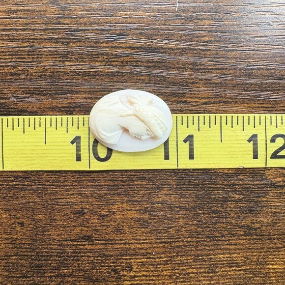 VTG Loose Stone Carved Shell White Profile Cameo Size 1" Length by 0.75" Width - Picture 7 of 9